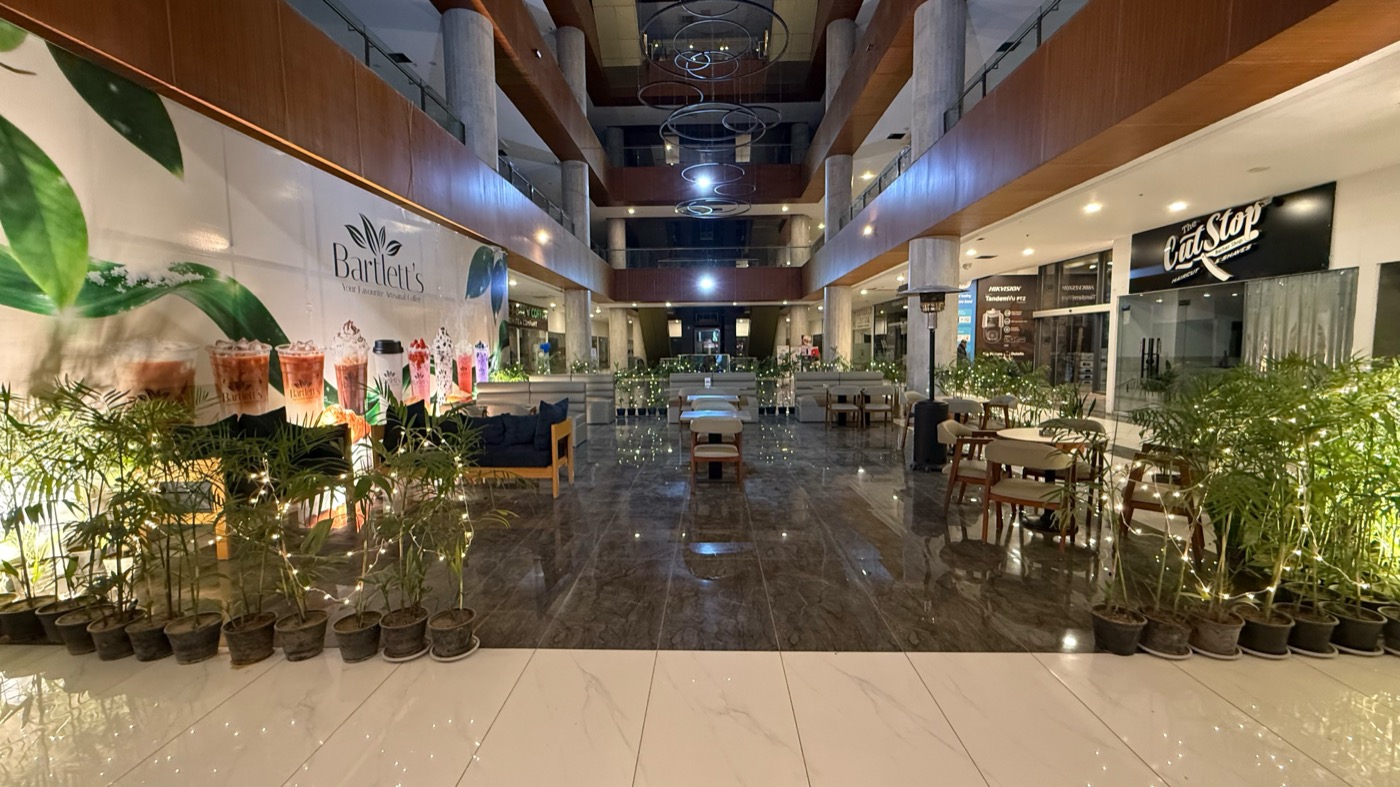 Bartlett's Café storefront at Arena Mall
